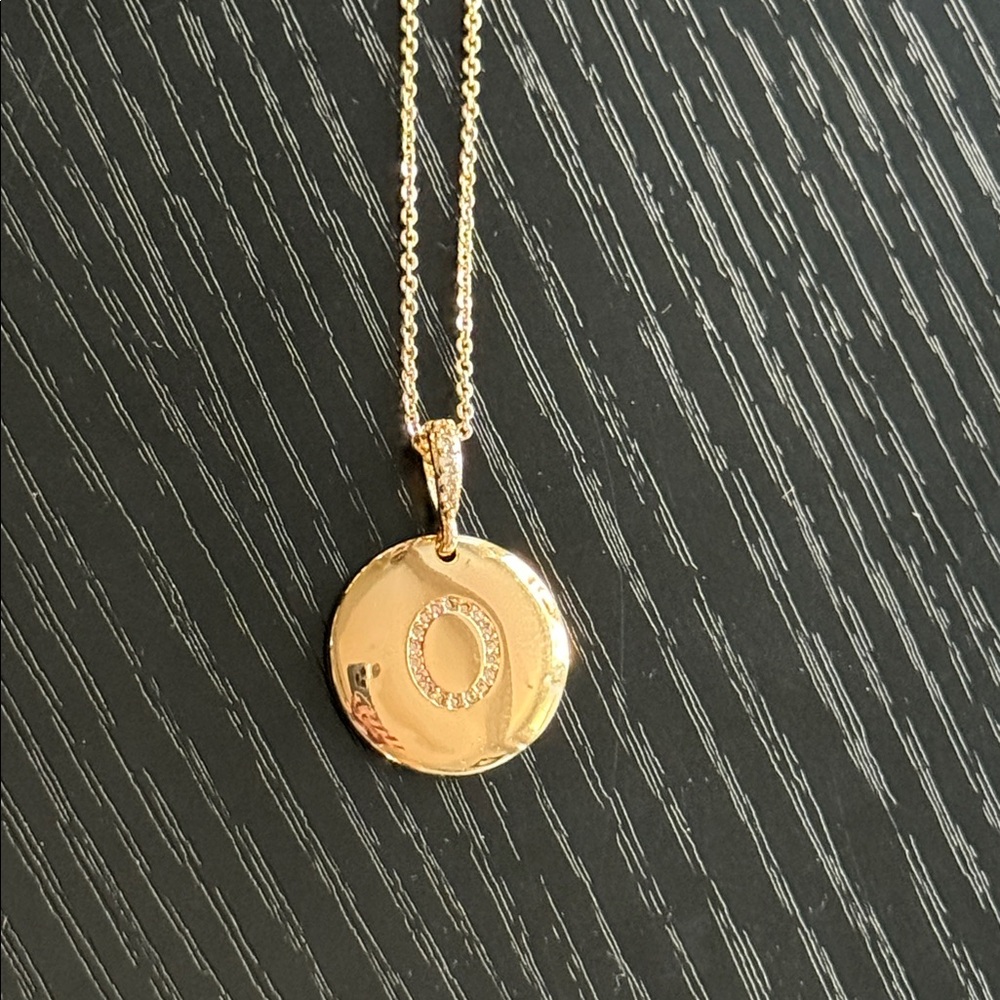 Pretty Bird Necklace with O Initial Pendant - Picture 5 of 6